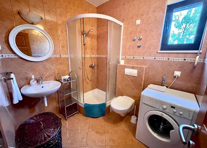 Jakasa トロギール