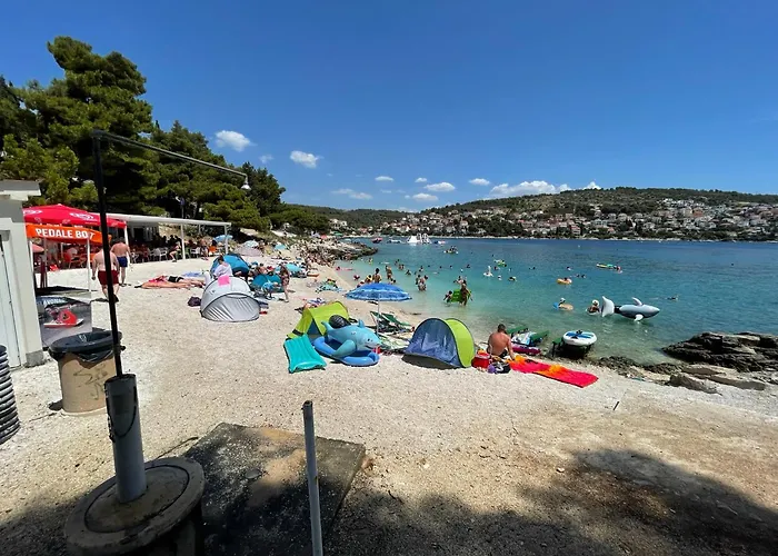 Jakasa アパート トロギール