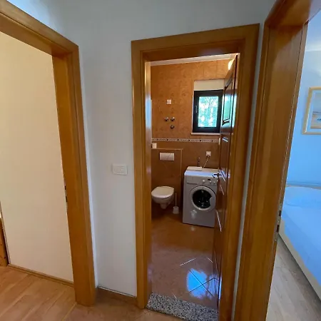 House Jakasa Apartment *